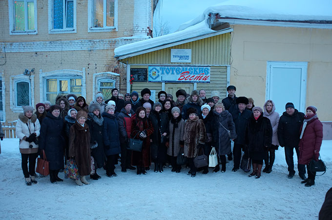 у новой мемориальной доски