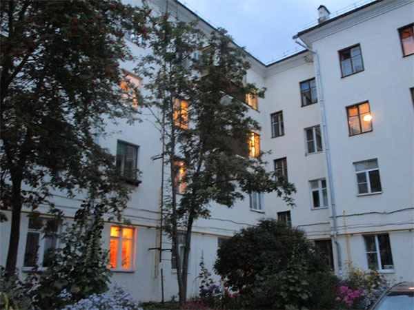 Свет в окнах рубцовского дома