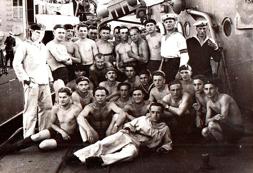 Жаркое лето 1957-58 гг. Крайний справа присел Н. Рубцов