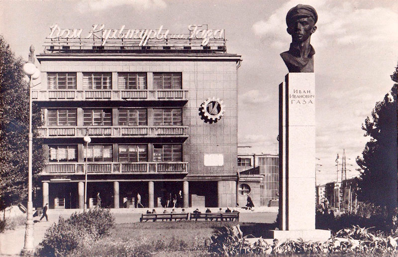 Памятник И.И. Газа у Дома Культуры им. Газа